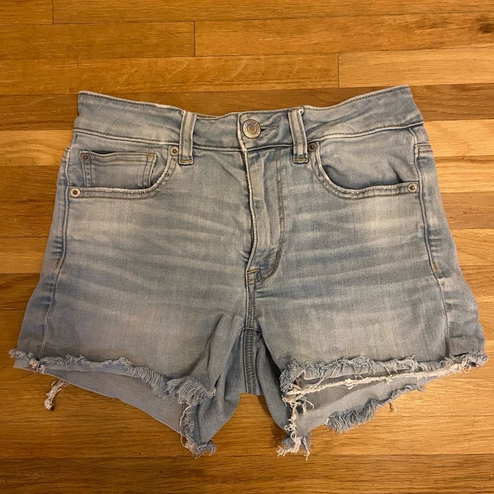American Eagle Light Wash Super Shortie | Size 6